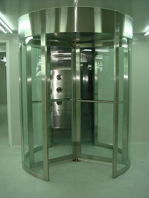 全自動旋轉(zhuǎn)門風(fēng)淋室 引領(lǐng)工業(yè)潔凈新風(fēng)尚